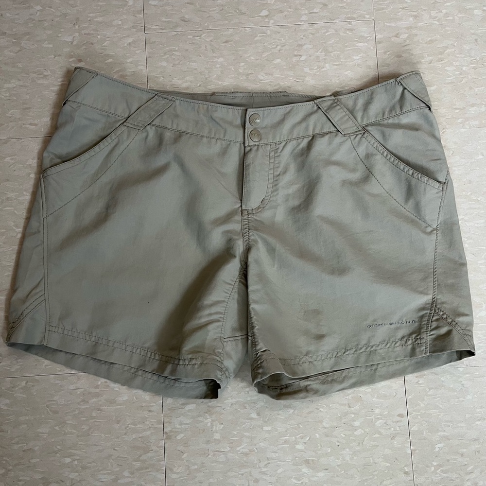 Columbia PFG hiking/fishing khaki shorts